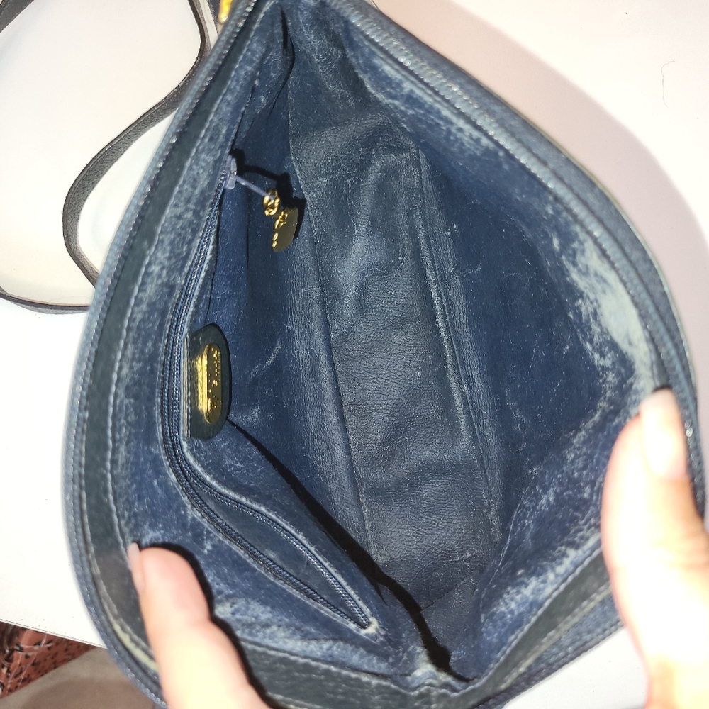 Authentic Gucci Crossbody - Picture 7 of 10